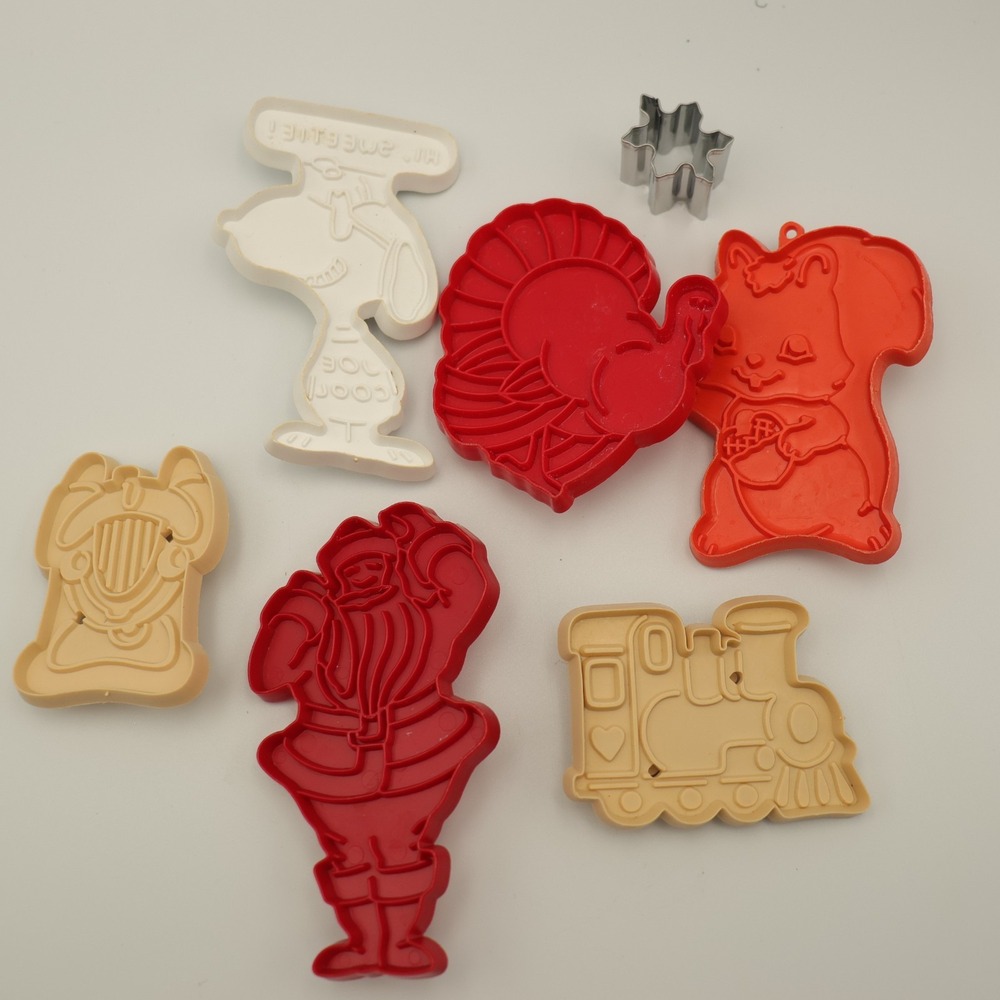 Lot of 7 Vintage Cookie Cutters Santa Turkey Squirrel Train Snoopy Car shapes